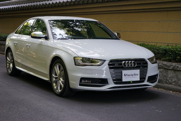 2013年　アウディ　S4　