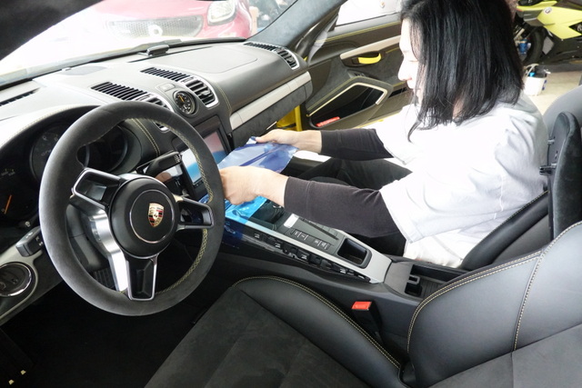 981ケイマンGT4ナビ入れ替え