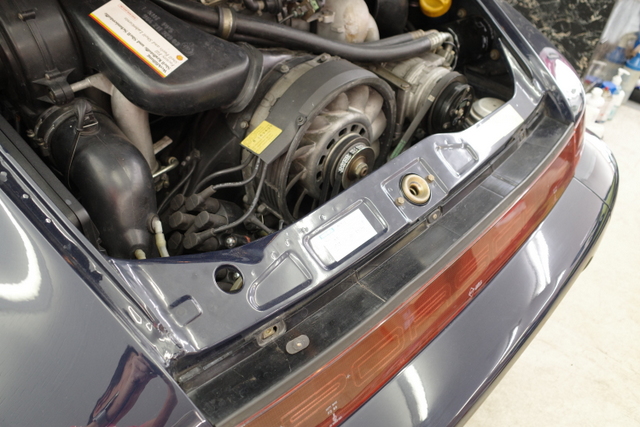 964カレラ4リアガーニッユ交換